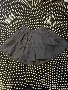 Women’s Black Pleated Pull-On Shorts